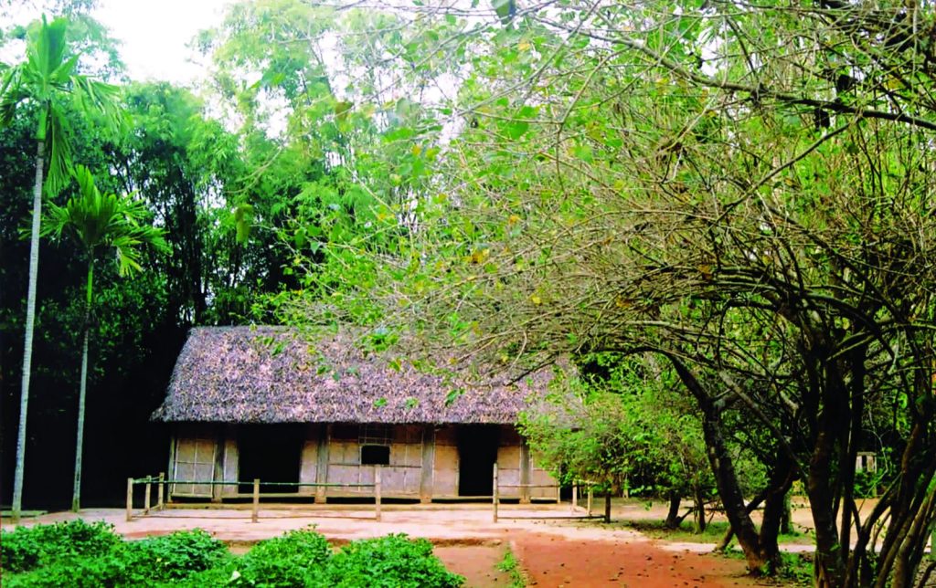 Tour du lịch Vinpearl Cửa Hội Nghệ An & Villas - khu di tích Quê Bác Hồ 4 ngày 3 đêm senthanhtravel Làng Sen